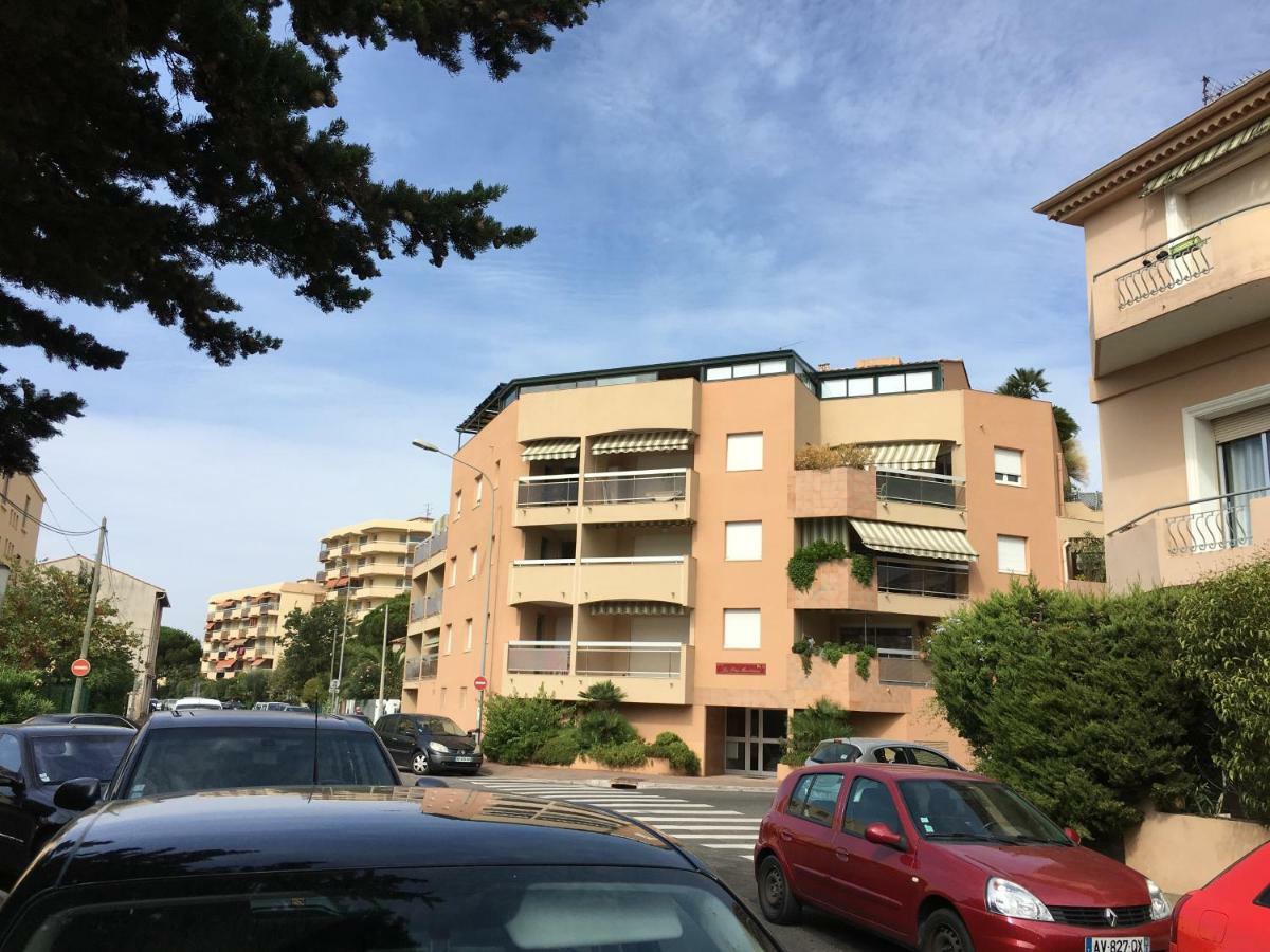 Les Pins Maritimes Apartment Frejus Bagian luar foto